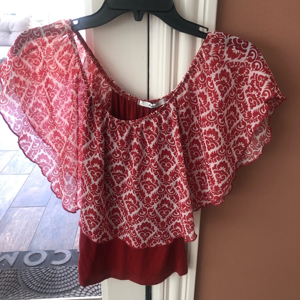 Papaya red, flowy shoulder shirt- pair w👖for fall
